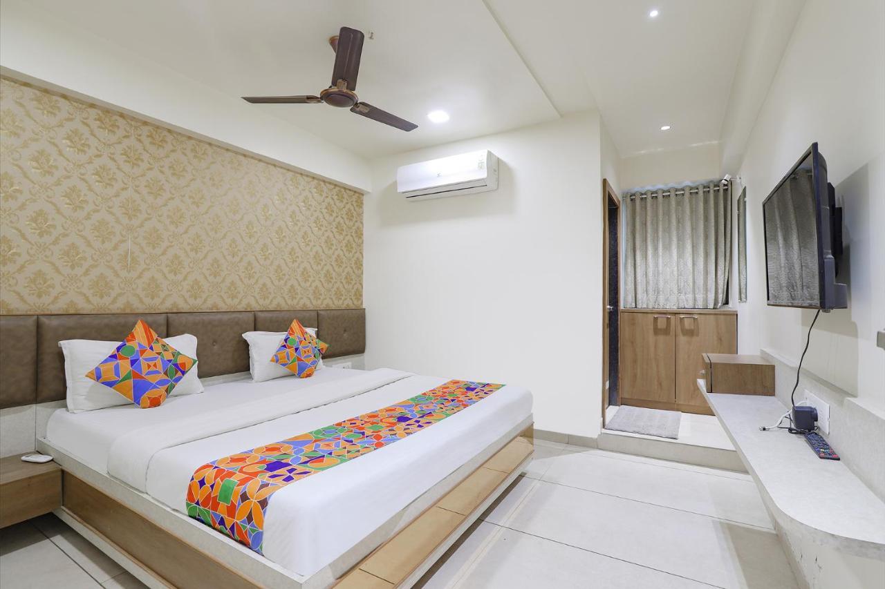 Fabhotel Bharosa Inn Ahmedabad Buitenkant foto