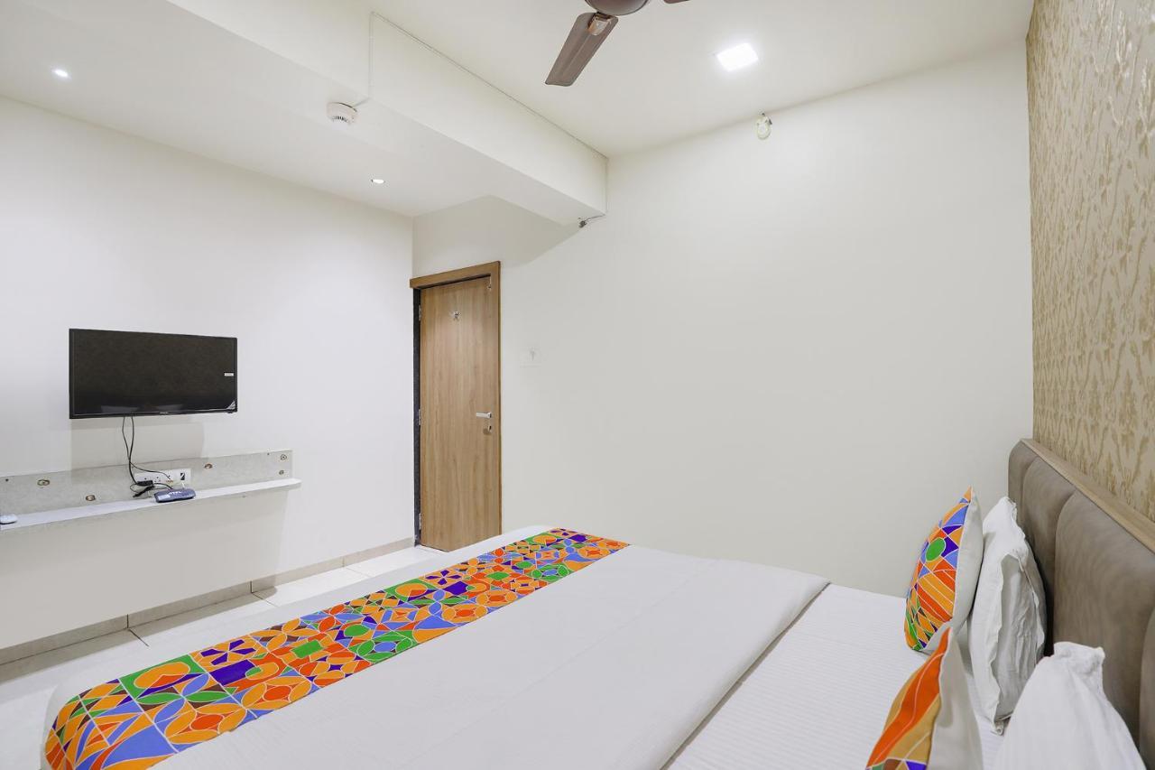 Fabhotel Bharosa Inn Ahmedabad Buitenkant foto