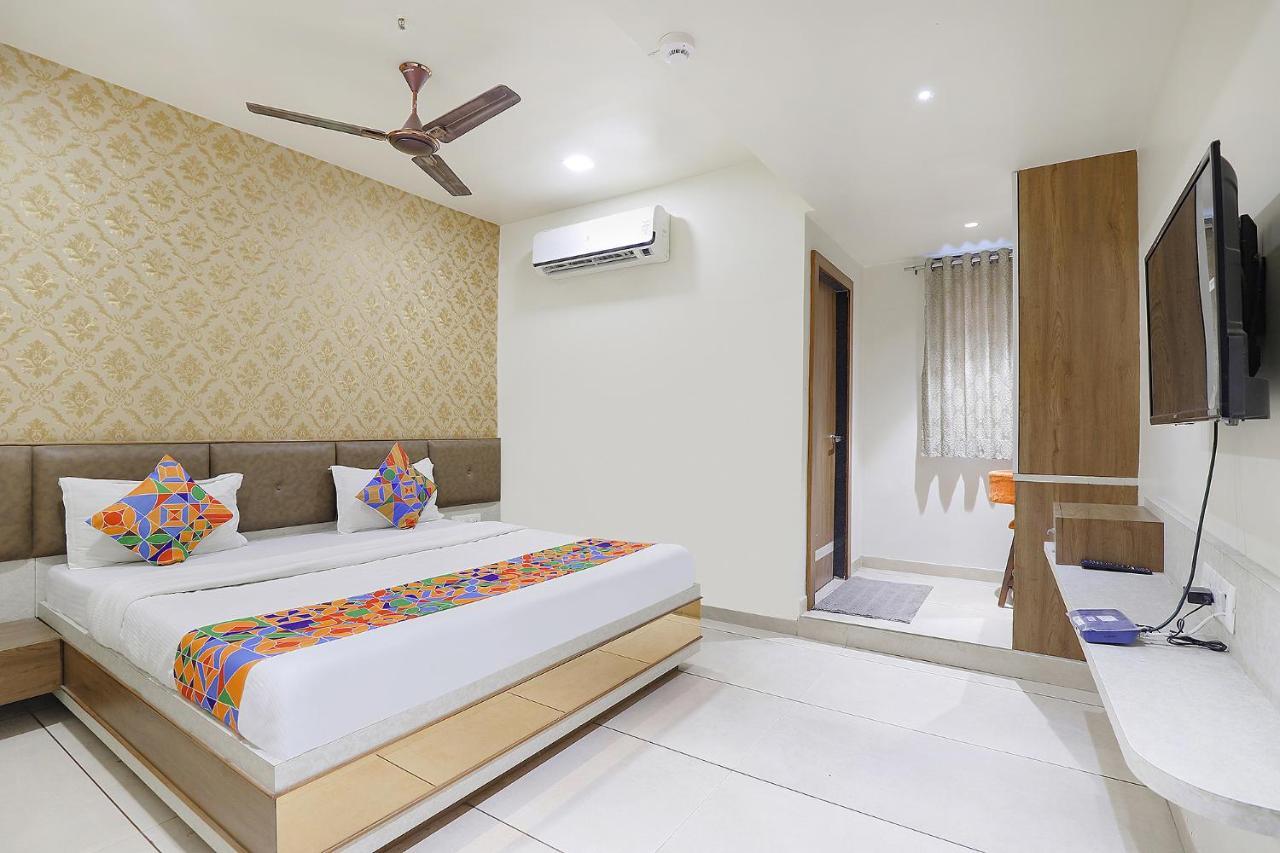 Fabhotel Bharosa Inn Ahmedabad Buitenkant foto